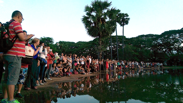 Angkor Wat Tourists